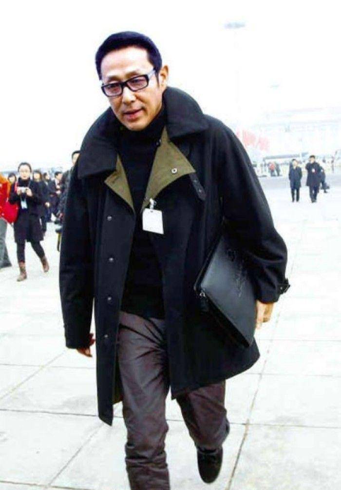 67岁陈道明穿衣大方不显老,气质绝了_时尚_服装_年龄