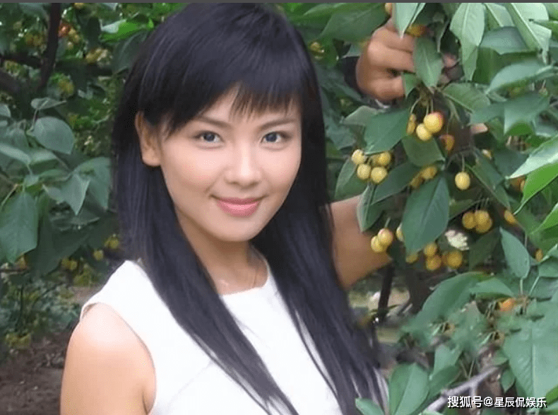 撞脸张雨绮,和原来相比换了个人_一角_吃包子_李玮珉