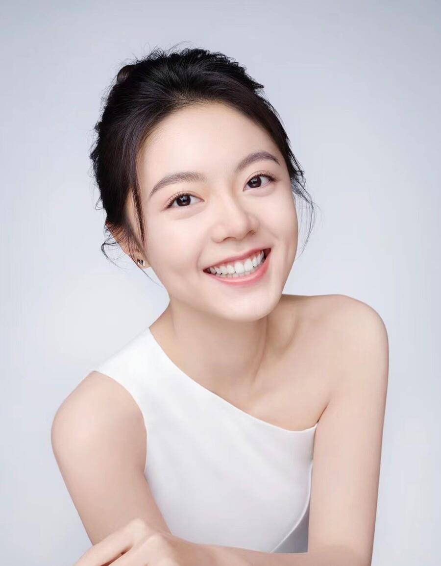 中国十大00后美女明星_演技_社会_贡献