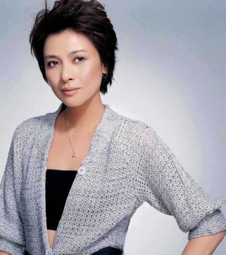 苏瑾:最红时结婚生子,32岁离婚成单亲妈妈,如今49岁仍孑然一身_发展