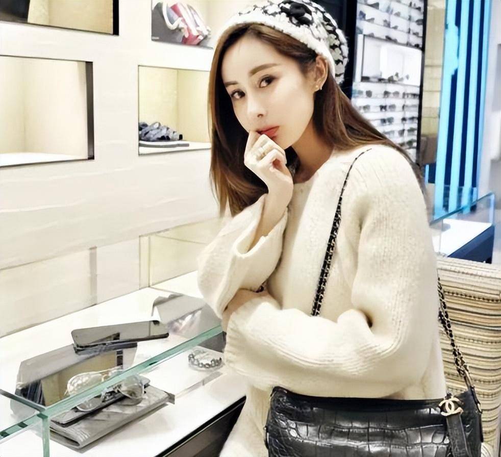 "小姐姐"韦雪,密谋产子向秦奋索要9亿,思聪:早说过不要碰她_男人_什么