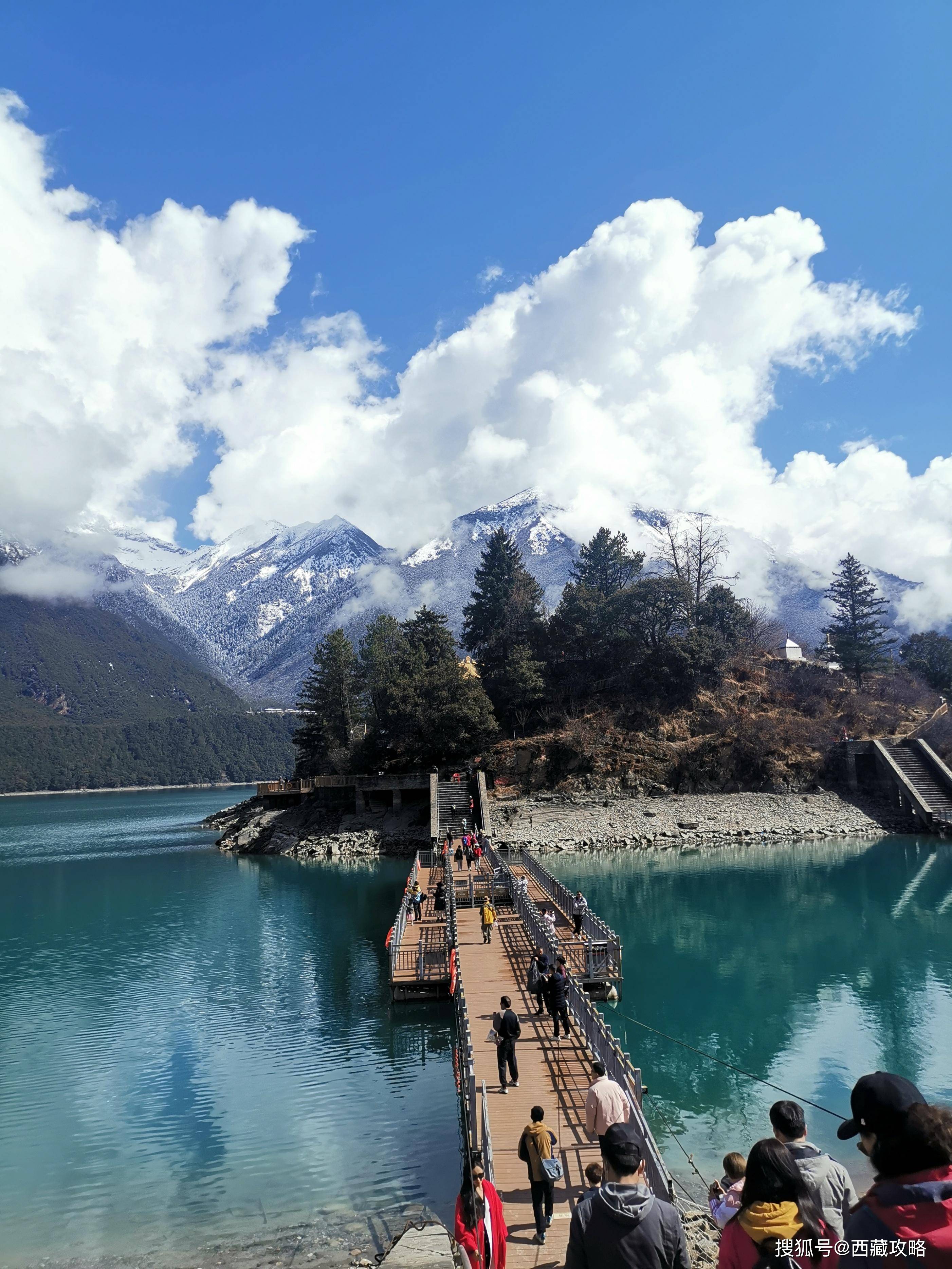 湖心岛,岛上庙,川藏行不可错过的休闲地——巴松措_寺庙_栈道_小岛