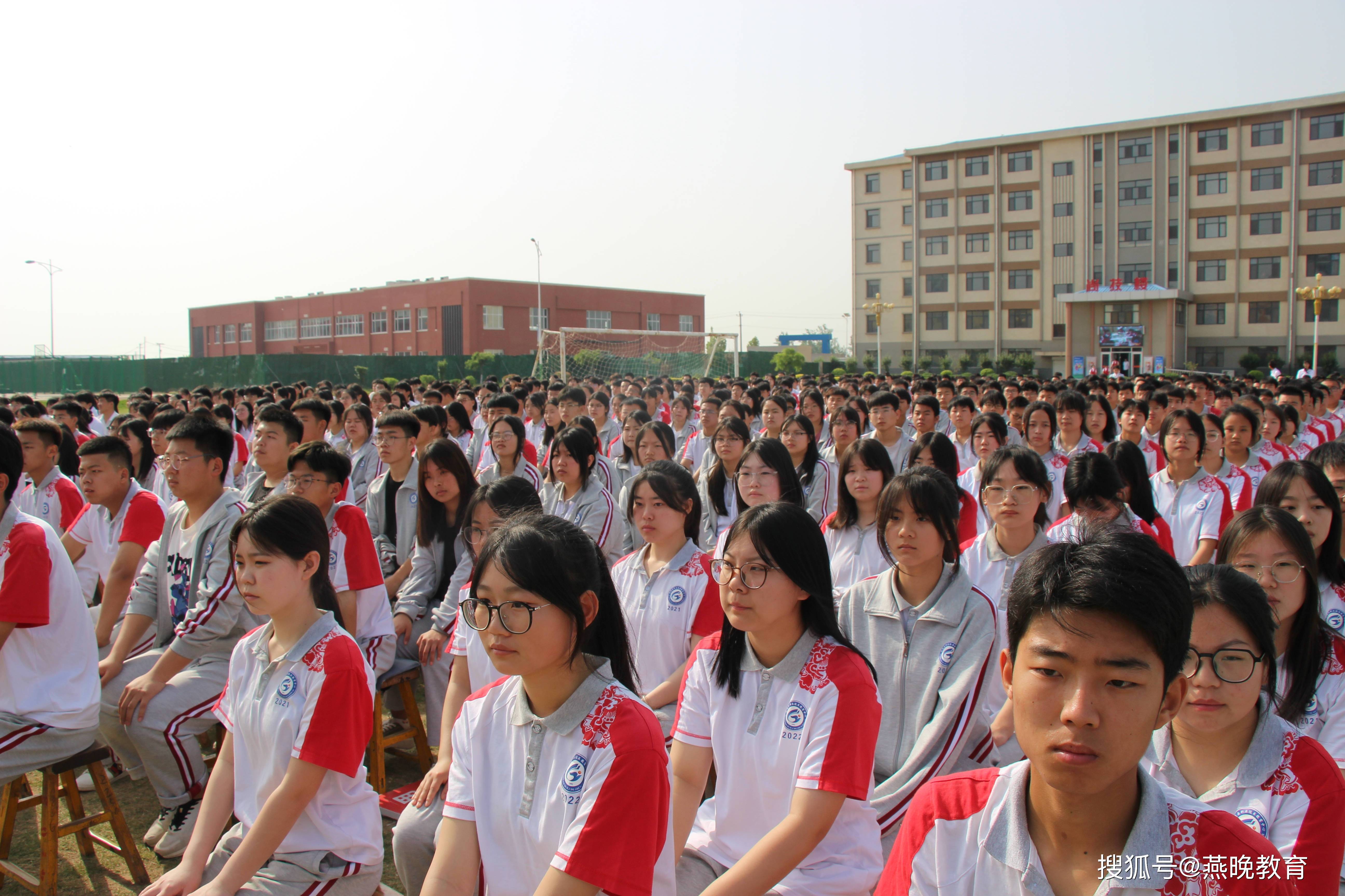 峰峰职教中心校服图片