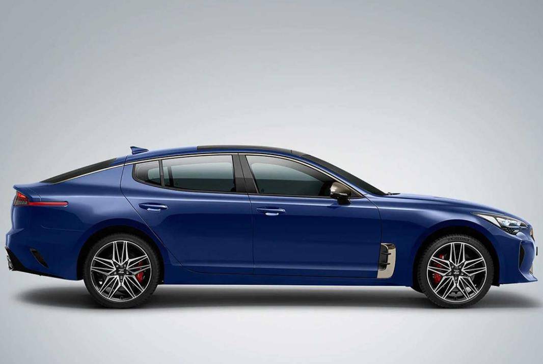 起亚"狐狸精颜值"轿跑,新车标 四排气!比2.