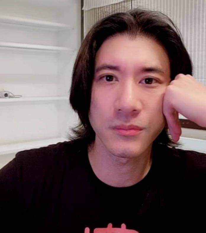 45岁王力宏现身直播,满嘴胡子让人认不出,昔日男神颜值不再_因为_造型