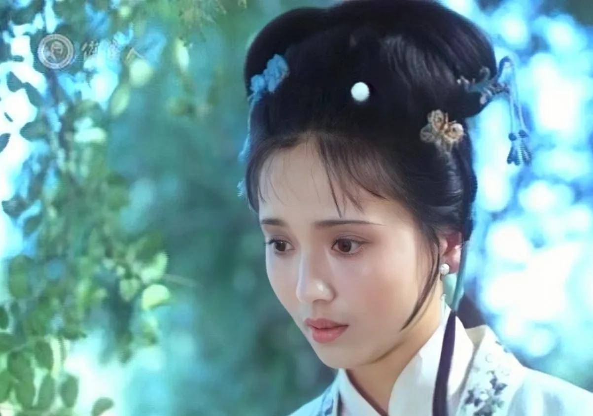 现代剧中的陶慧敏,可柔可飒,如果让她演现在的职场精英,必定也是亮眼