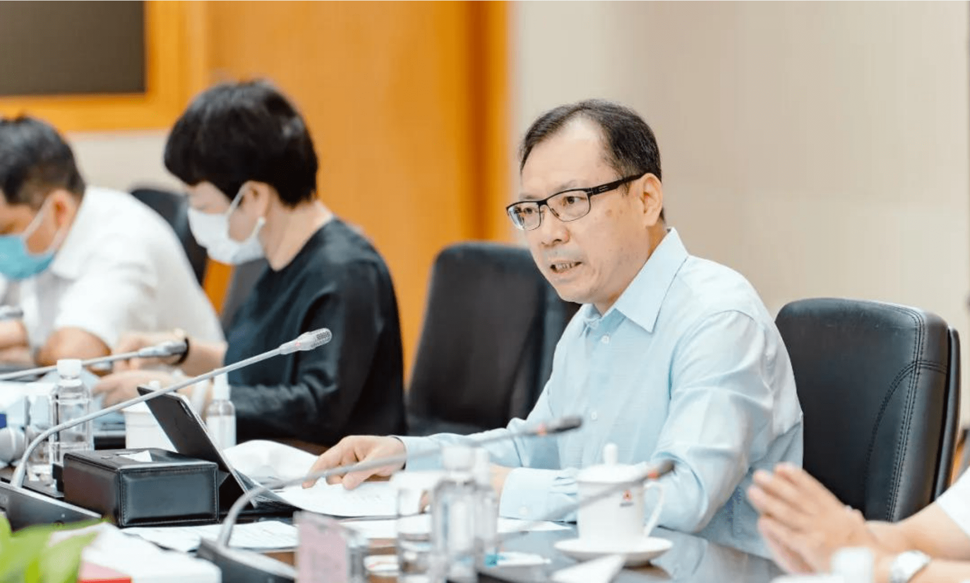 1人助同学成首富,1人闯荡广东_唐修国_梁稳_毕业