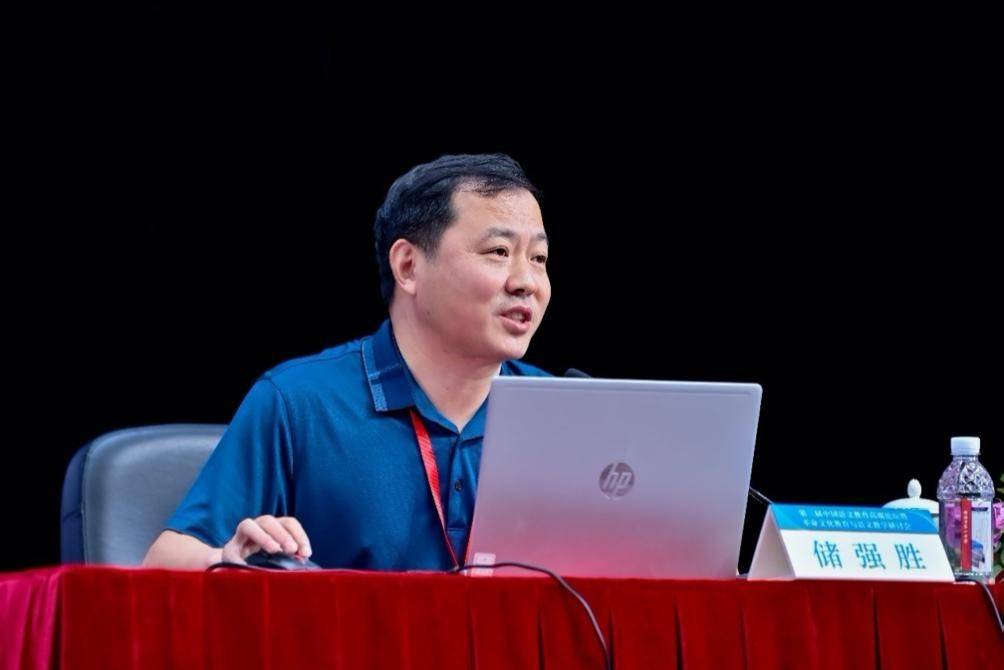 主旨报告】【珠海市前山中学语文科组长,珠海市优秀教师朱婷带来初中