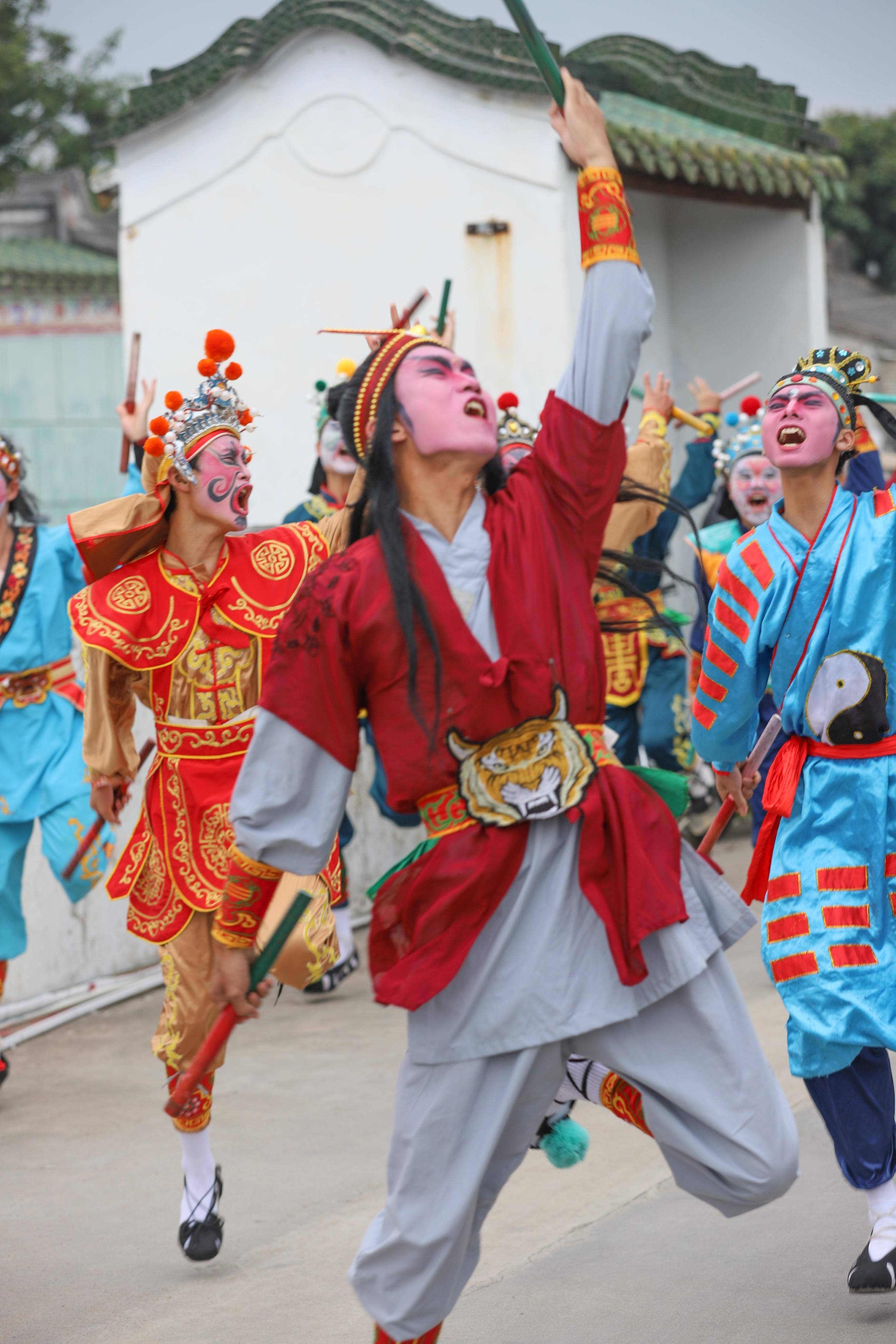 普宁英歌舞,今年最红的"国潮",独具地域特色汉族战舞_表演_舞蹈_梁山