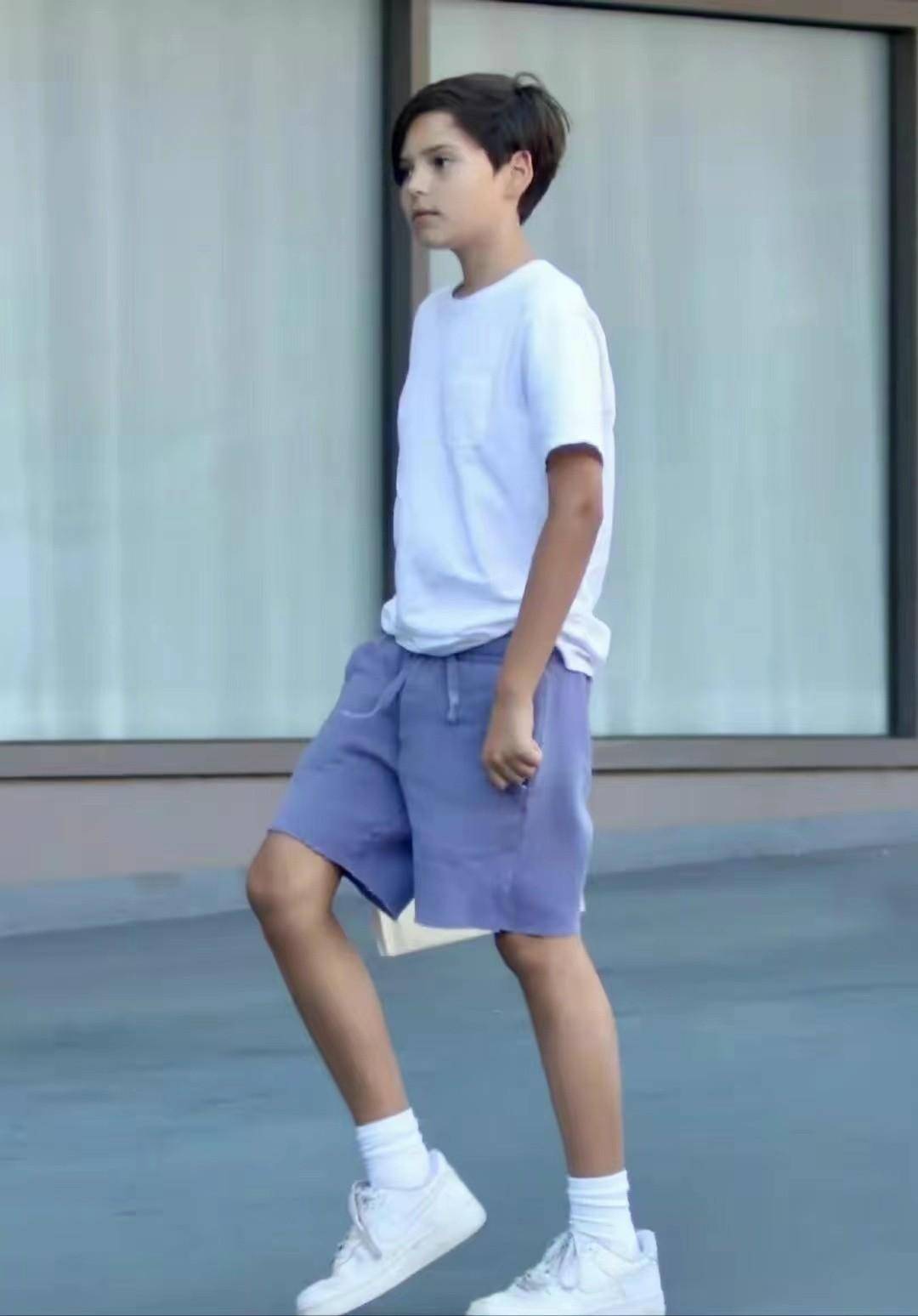 不利于品味和格调的展示,在弗里恩·布鲁姆的造型中也注意到了这一点