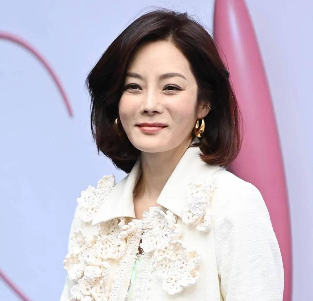 43岁蔡琳模样大变!