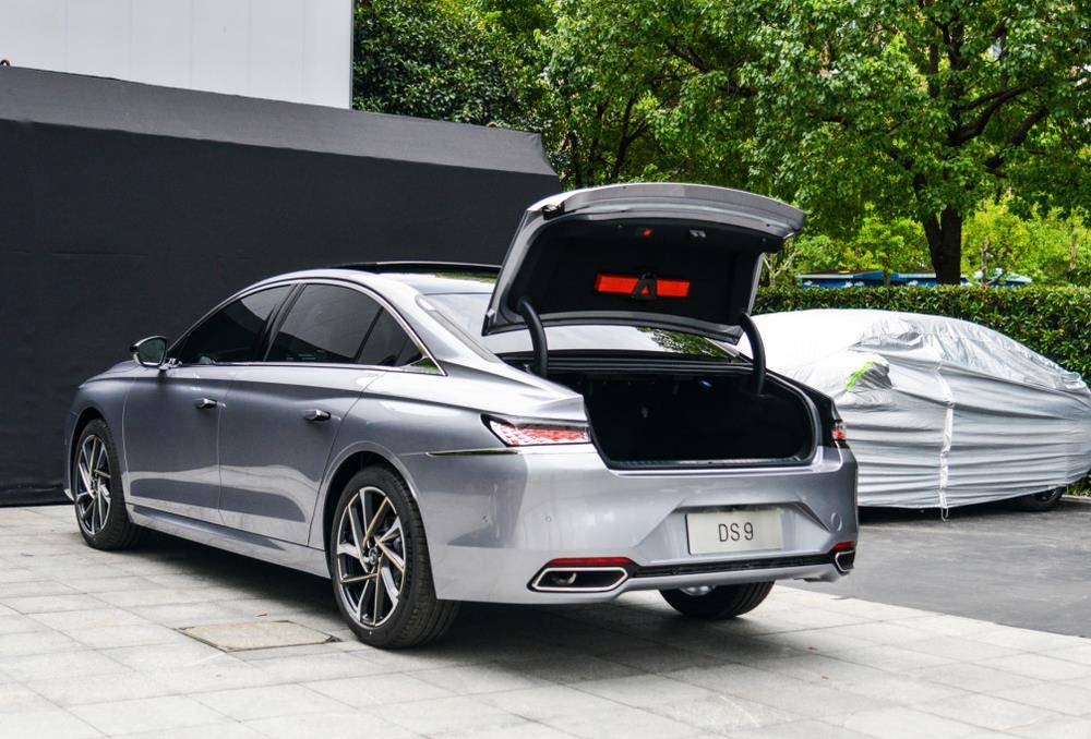 法系奢华旗舰轿车国产实锤,尾标换"宝能汽车",能叫板a6l?