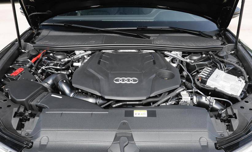 奥迪a6l搭载dlz发动机 真皮材质座椅,3.0t动力表现强悍