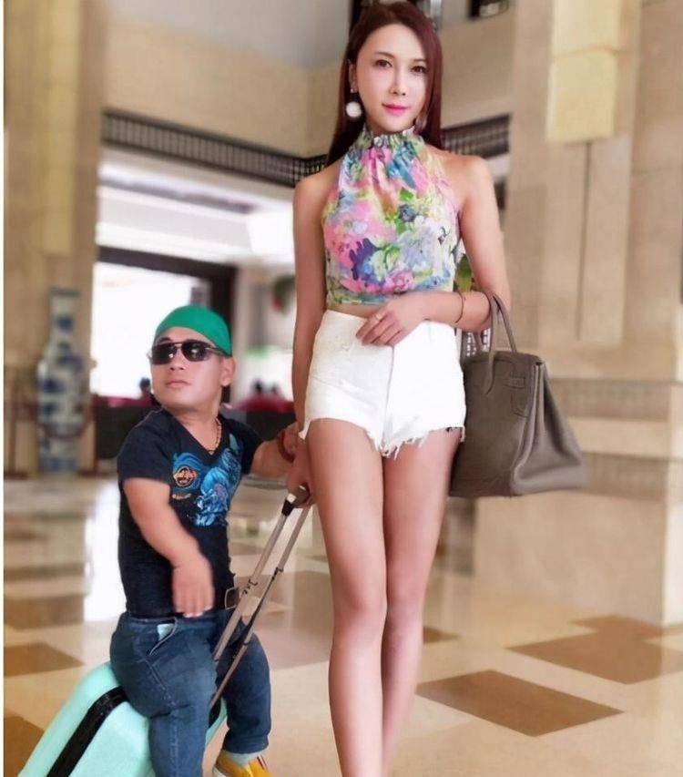 她是史上最美潘六姐,一婚嫁1米小矮人,现二婚嫁2米巨人_龚玥菲_网友