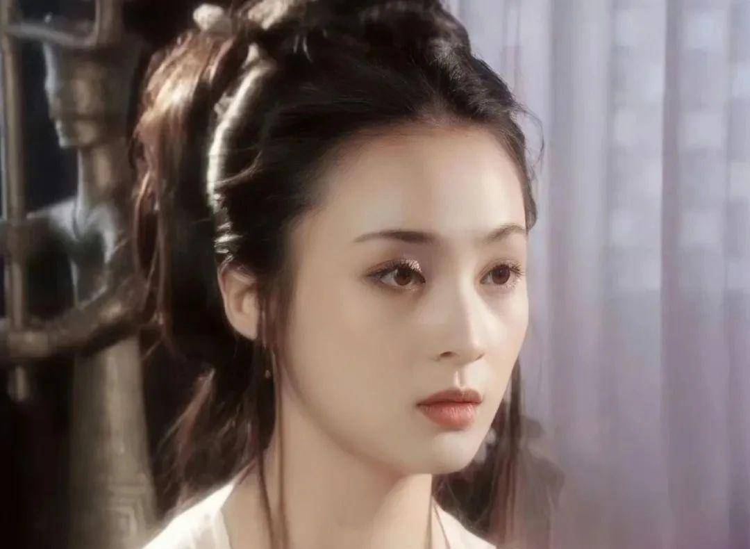 蒋勤勤甚至被网友们开玩笑称为"纯元皇后"的原型.