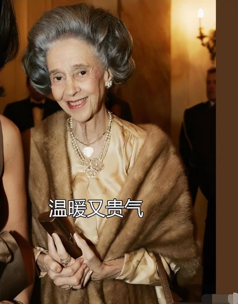 比利时太后法比奥拉:贵妇头 小香风,优雅典范_衣服_发型_着装