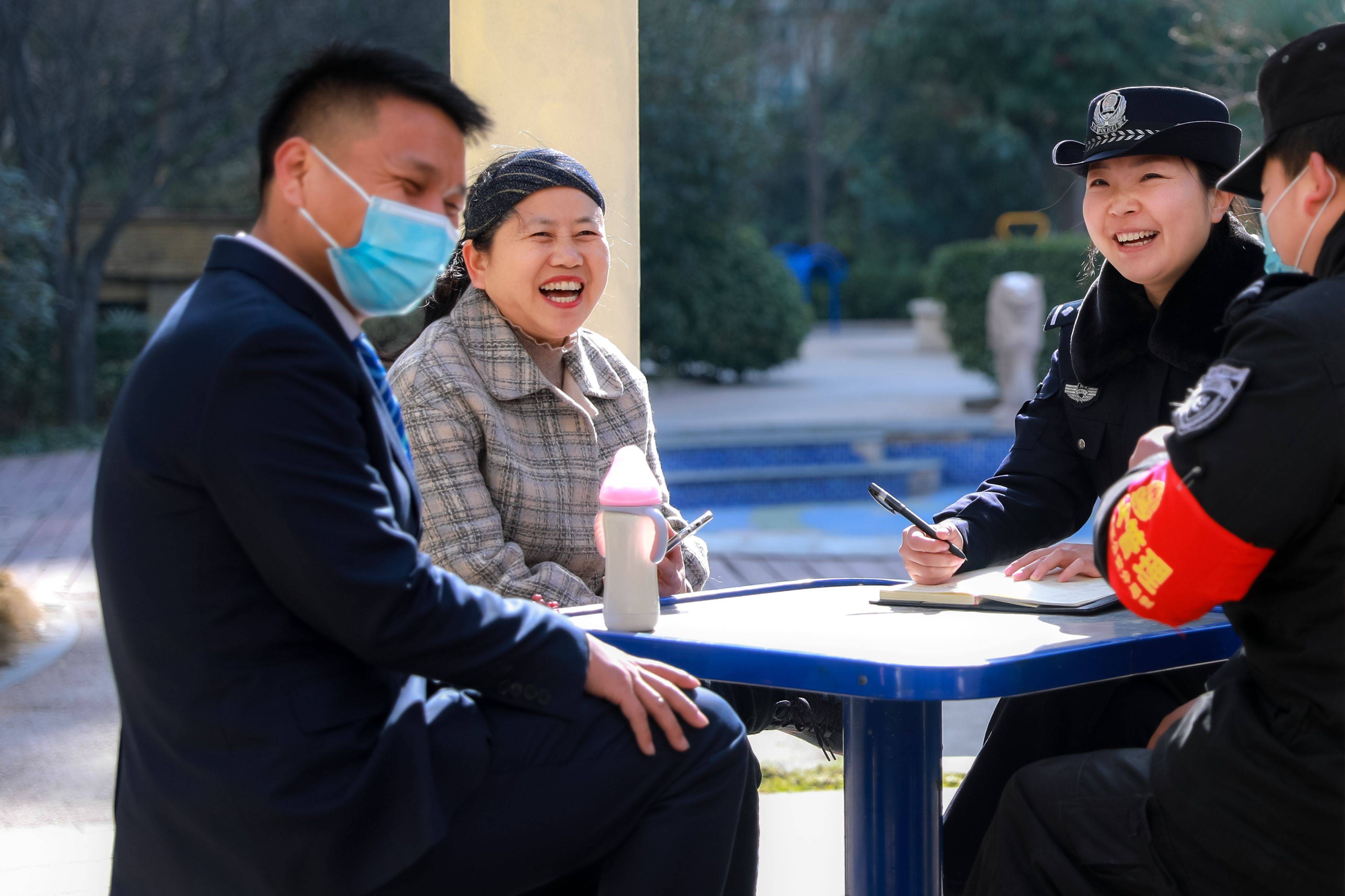 社区女警风采——袁伟霞:做守护辖区安宁的一道温暖霞光_群众_工作