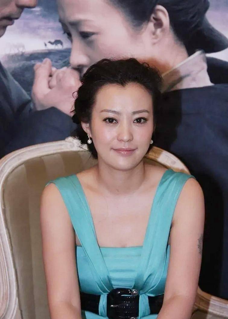 郝蕾的丰满美貌真是赏心悦目!