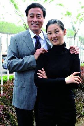 杨立新:一生一妻一子,和徐帆是"兄妹",今儿子也是实力派演员_陈宝国