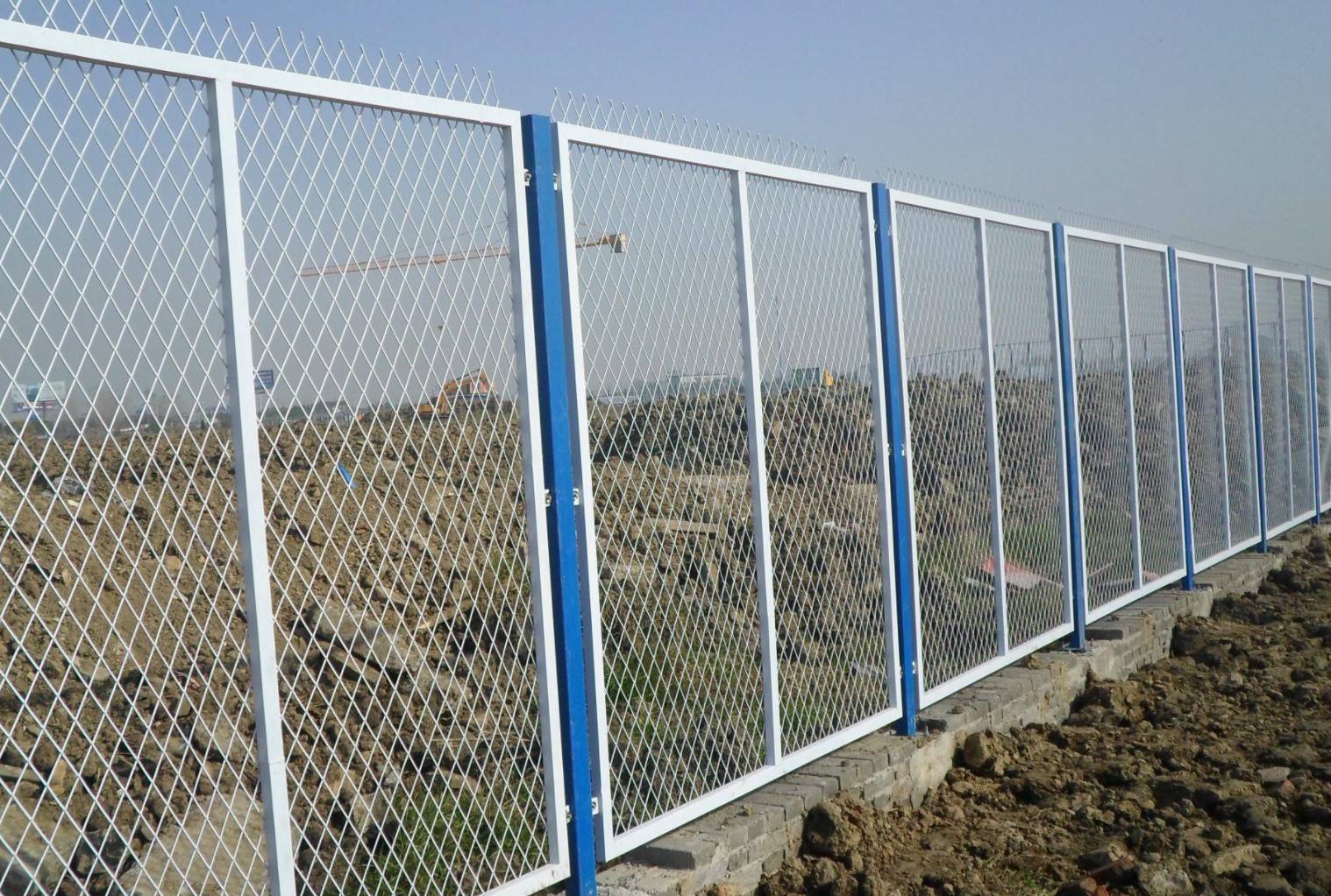 光伏电厂围栏特点和功能,样式种类.