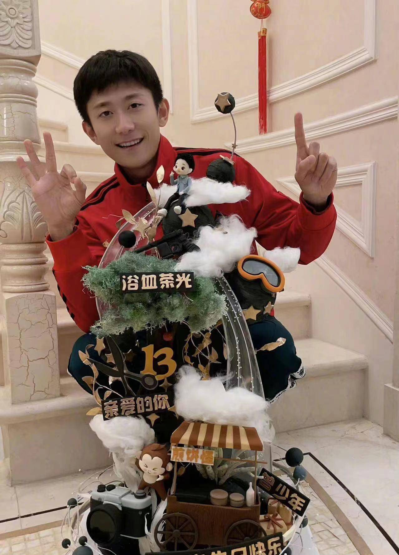 说起来,张一山在去年9月曾经也被质疑吸毒嫖娼,但事后其工作室发文