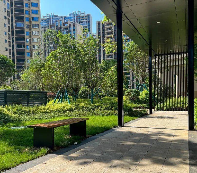 上品书苑实景图融华地产作为郴州楼市的一匹"黑马",表现实在是太亮