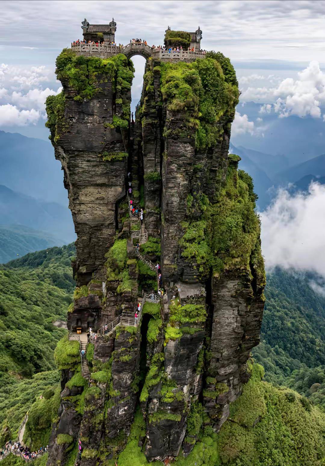 我在贵州看到了"真正的天空之城",云顶天宫般存在!太震撼了!