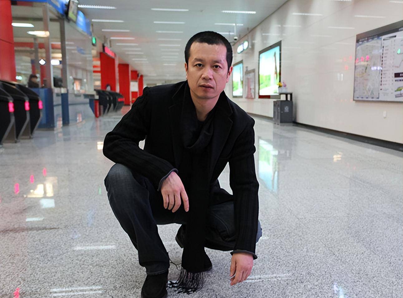 主持人傅大勇:患脑癌2年化疗还喝酒熬夜,42岁去世留下年轻妻子_电台