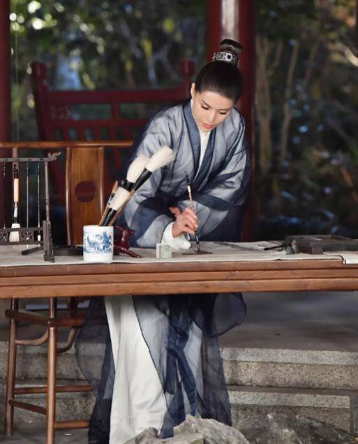 "姑姑"李若彤,要女扮男装反串唐伯虎,会不会依旧撩人心弦呢?