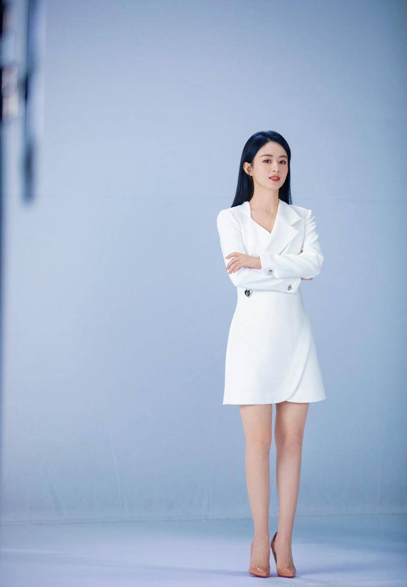 赵丽颖西装裙优雅妩媚,漫画腿美得不真实_时尚_白色_的设计