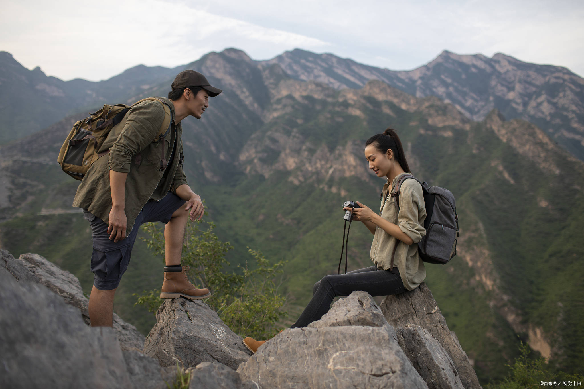登山看风景的心情文案_出去爬山的朋友圈文案_大自然_人生_走过