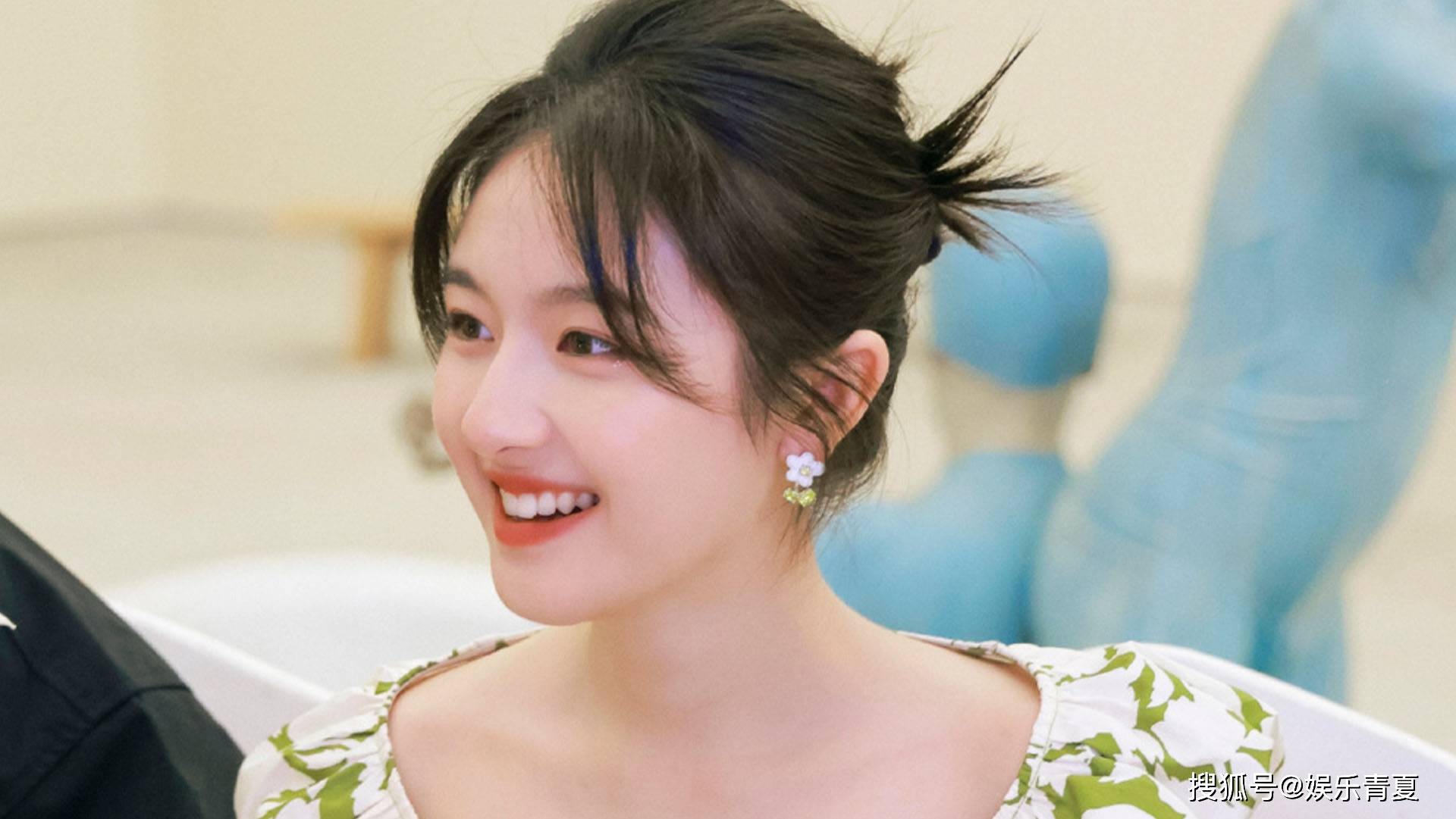李兰迪发微博,晒出四张美丽照片,粉丝留言却与这篇微博无关_张新成