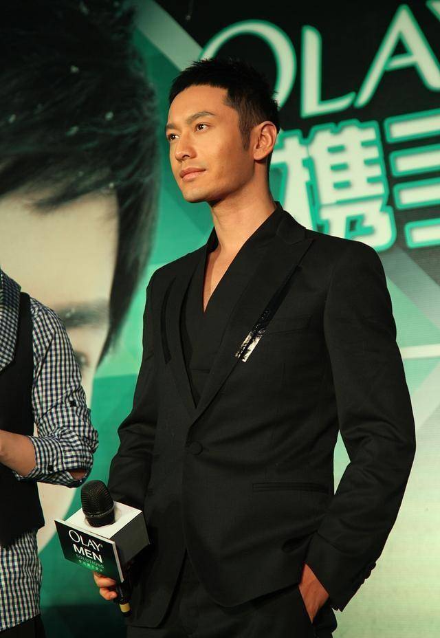 "大家不喜欢看我",为何曾经红极一时的黄晓明,变得如此不自信_李佳琦