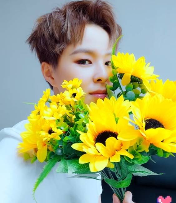 杨芸晴给孟美岐和傅菁拍美照很专业,李紫婷京剧装美出新高度_节目