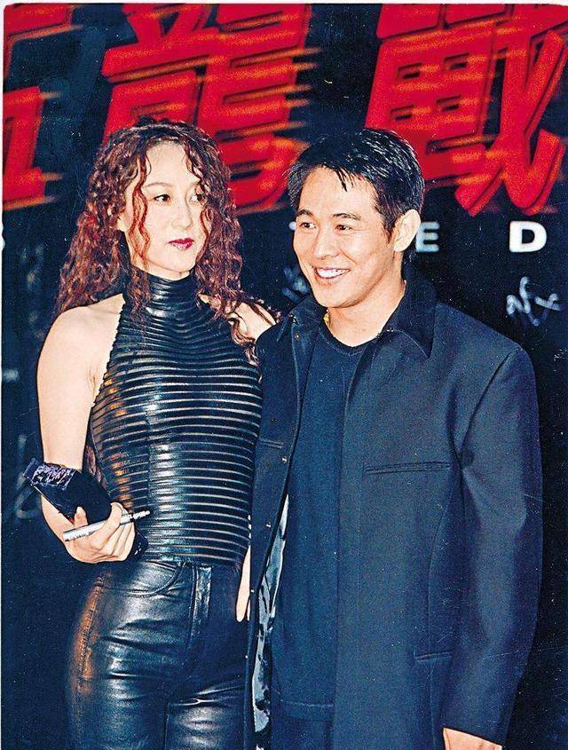 李连杰妻子利智近照曝光,容颜不再,曾光彩照人险成何鸿燊姨太_女儿