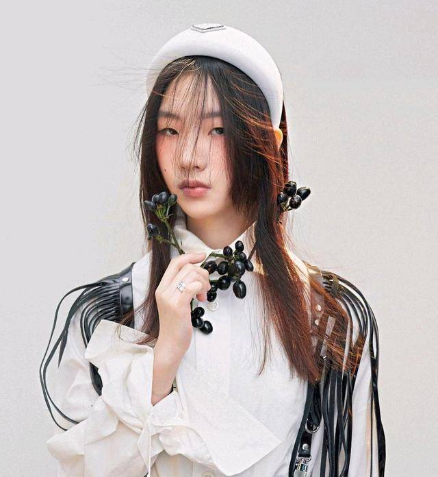 "中国版金高银",小s大女儿许曦文再拍时尚大片,单眼皮真高级!