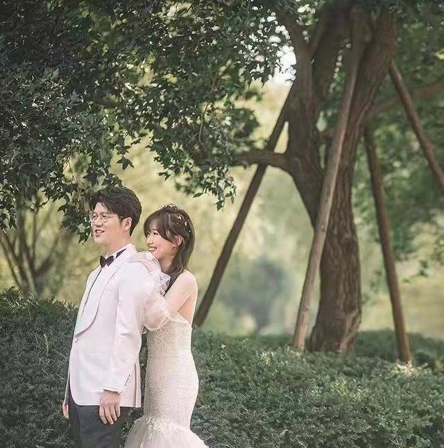 "人大女神"婚纱照传出,婚姻幸福,生活甜美_康逸琨_网友_朋友