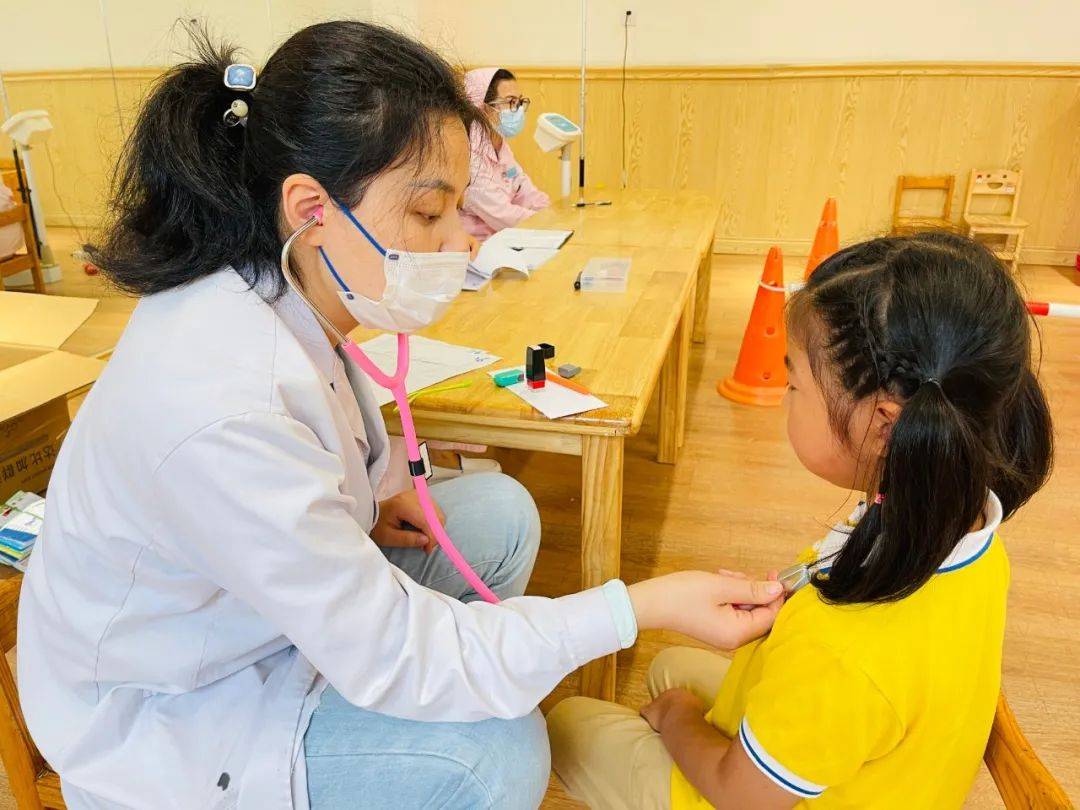 呵护健康 关注成长——三之三尚德幼儿园六一儿童体检