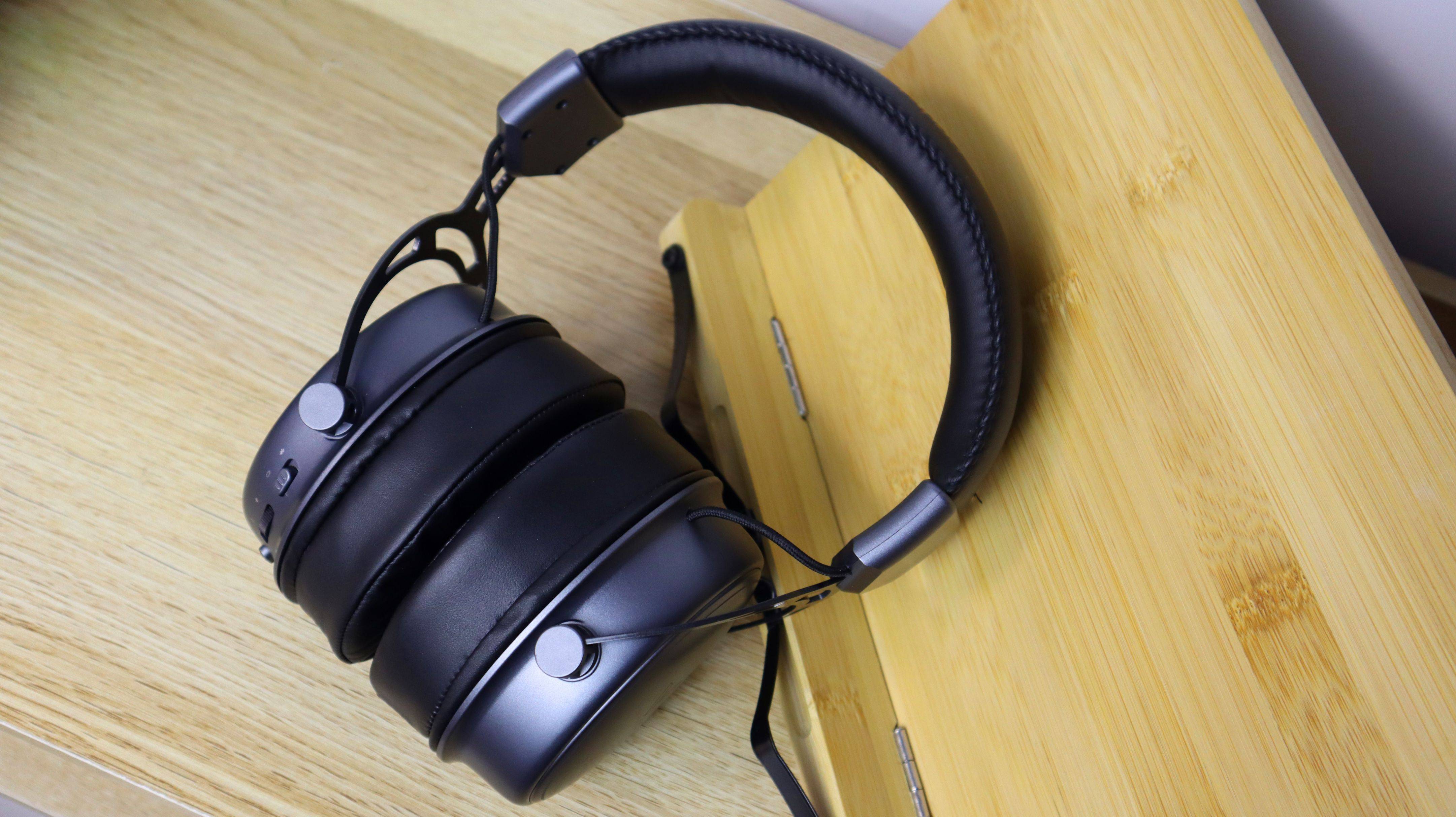 游戏耳机推荐:雷柏vh800双模无线耳机,rgb灯效炫酷_调节_声音_充电