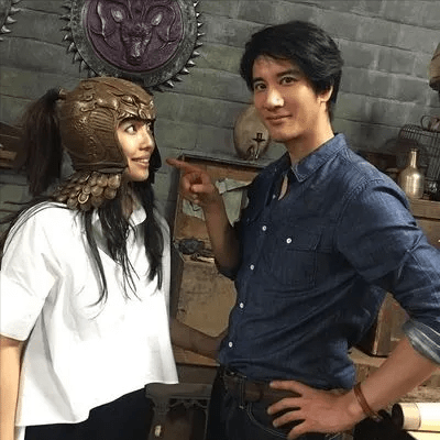 甚至逐渐从当时炙手可热的一流歌星,成为了无人问津的歌手,十分落魄