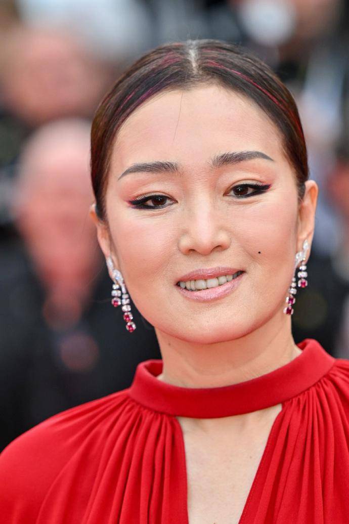 巩俐和法国老公走戛纳红毯啦!