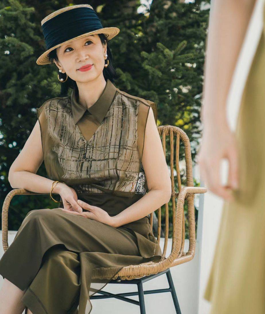 为什么说60岁女人戴帽子更洋气,看三木妈妈摘下帽子,你就明白了_女性