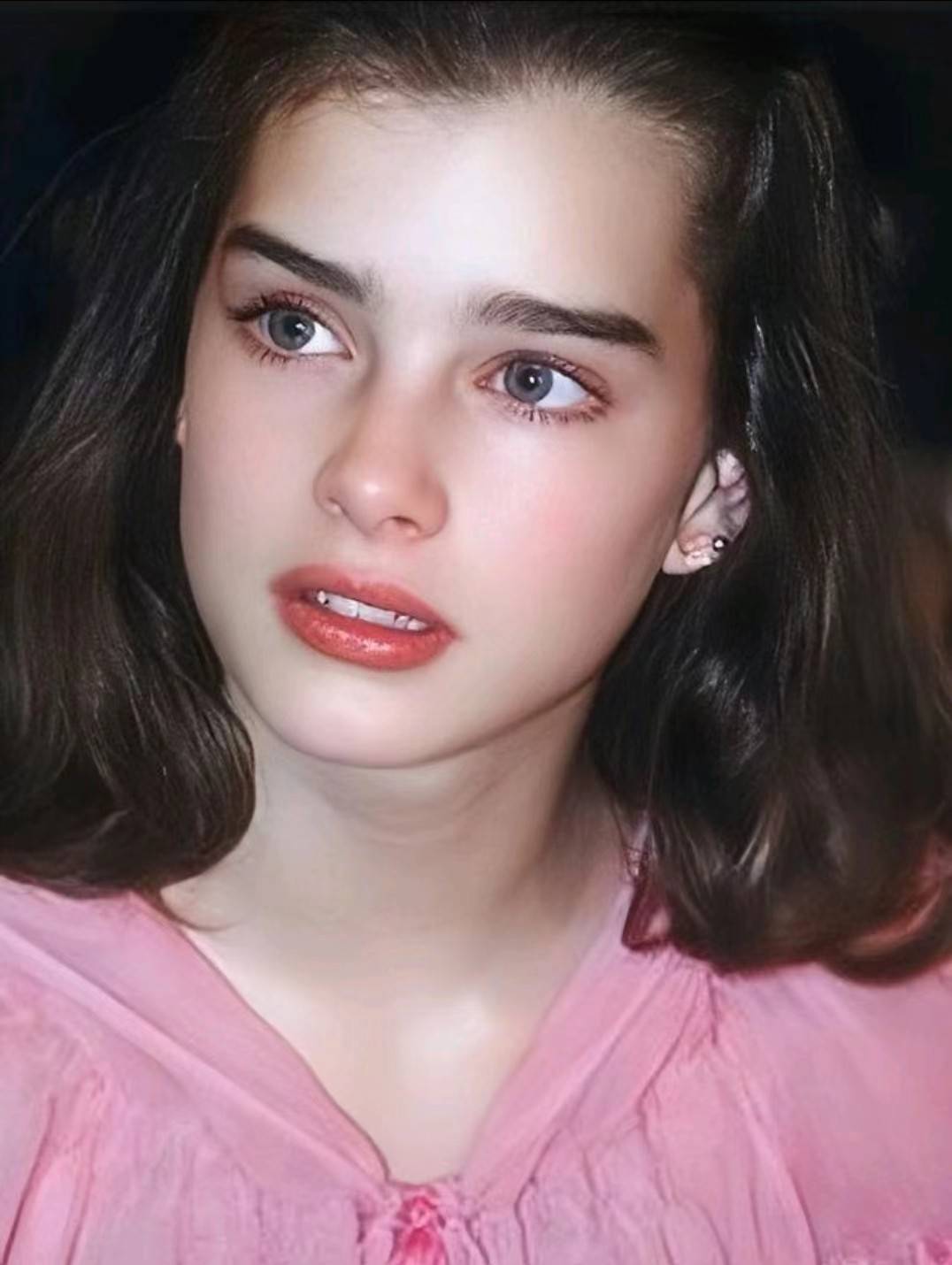 刘德华被她吻红了脸,她的童年,被迫接触了"成年人的世界"_泰丽_电影