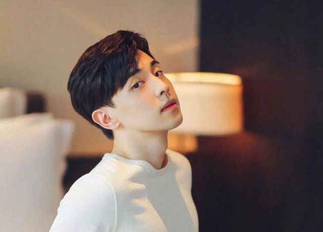 邓伦家的粉丝抄袭频繁抄袭别家文案,已经被多名艺人粉丝吐槽?