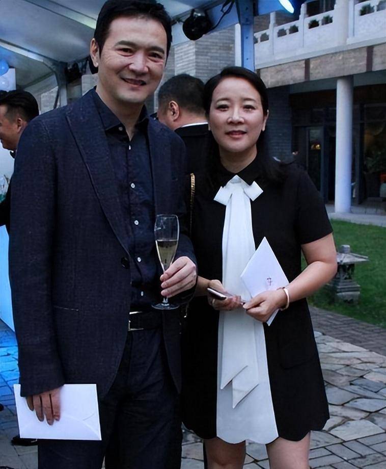 8次被抓3次,结婚24年分居12年,男子坐轮椅也不离_陈小艺_婚姻_刘惠