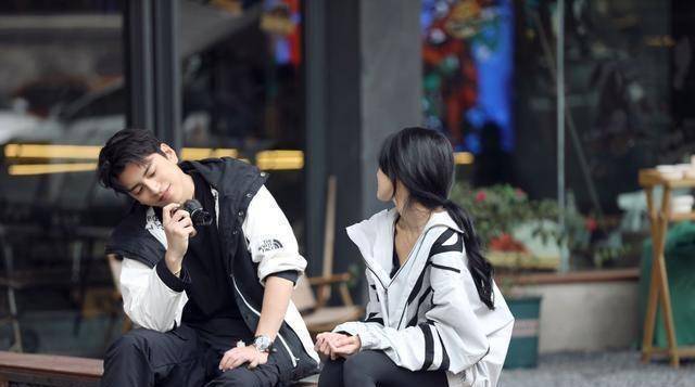 《哎呀好身材4》中,王大陆和蔡卓宜的约会真的好像运动会呀_关系_ivy