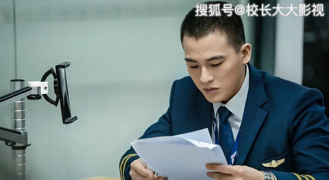 《铤而走险》欧豪人狠话不多,演技动作戏精彩,但剧情太过依赖他_大鹏