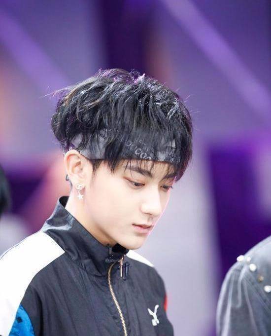 《创1》3个旁听生名额是黄子韬争取来的,他真在守护她们的梦想_宣传