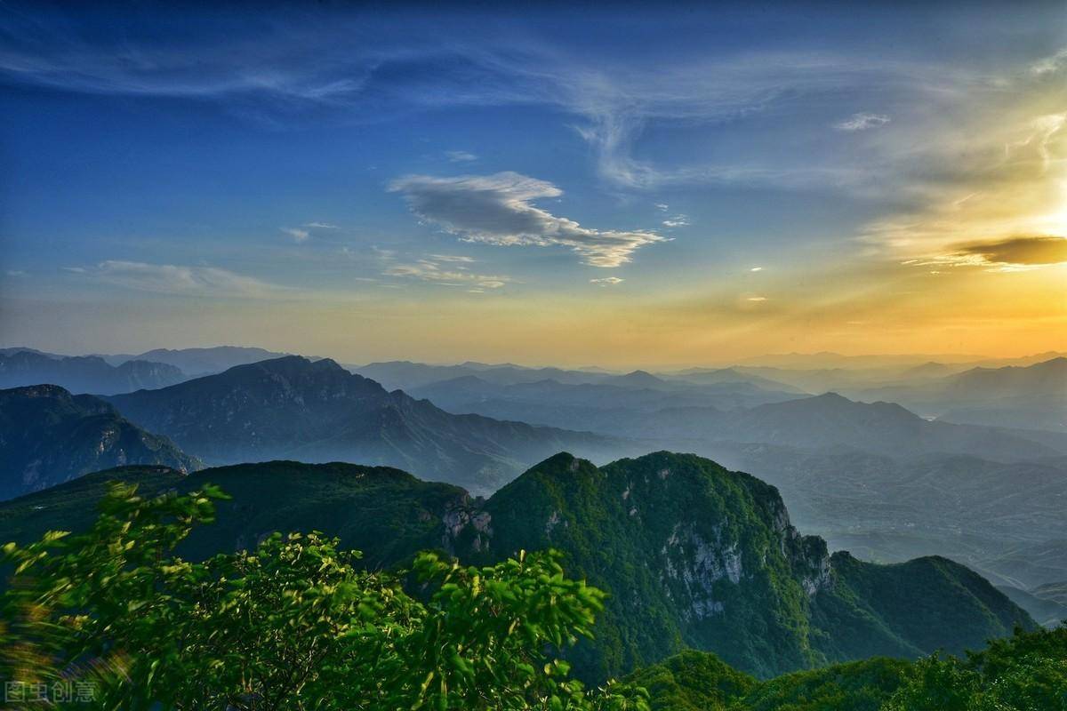 中国唯一被黄河三面环绕的大山,位于河南,高山花园四季花开不败_黛眉