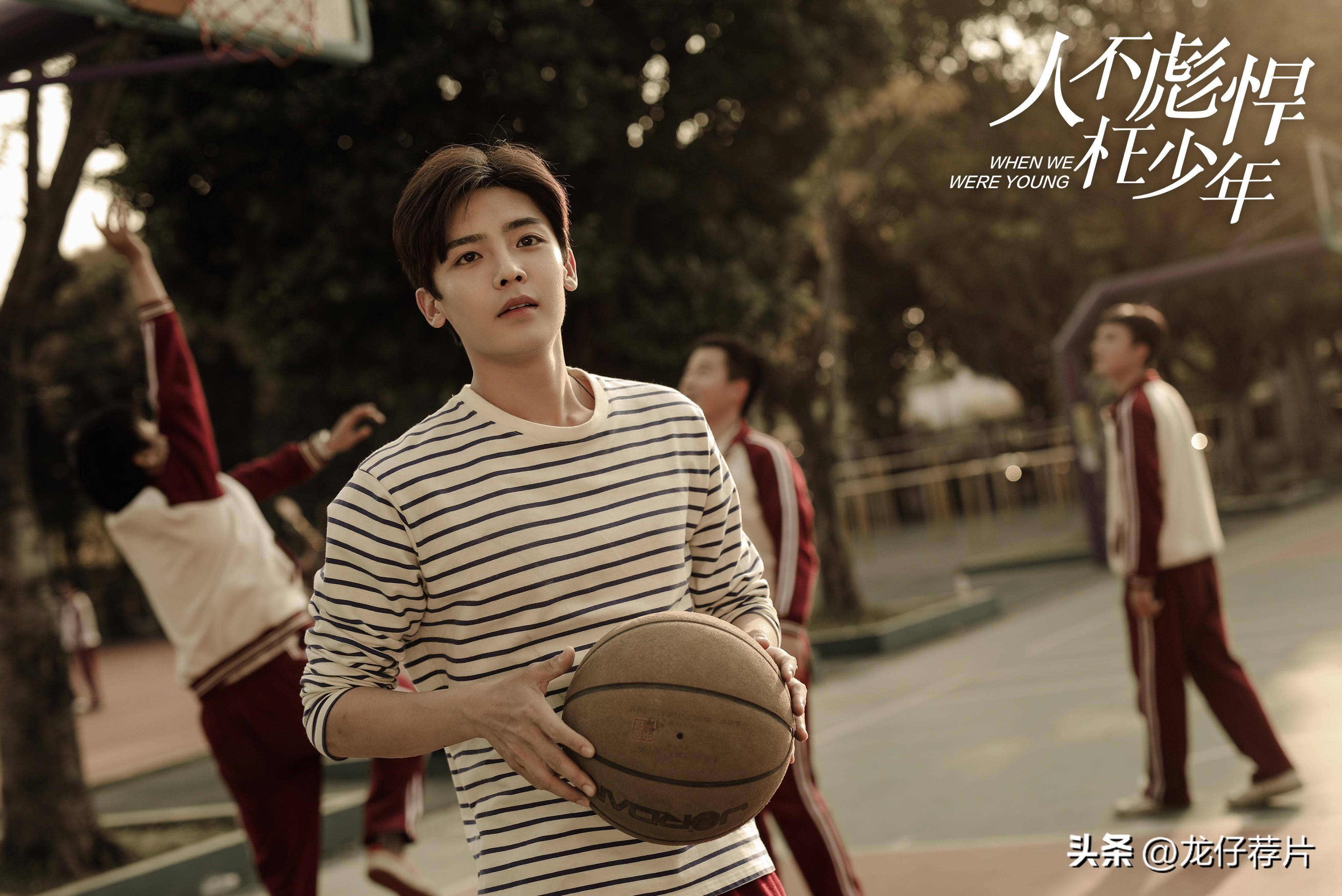 侯明昊19岁到26岁颜值变化,从女装大佬到古装男神,我是真的爱了_少年